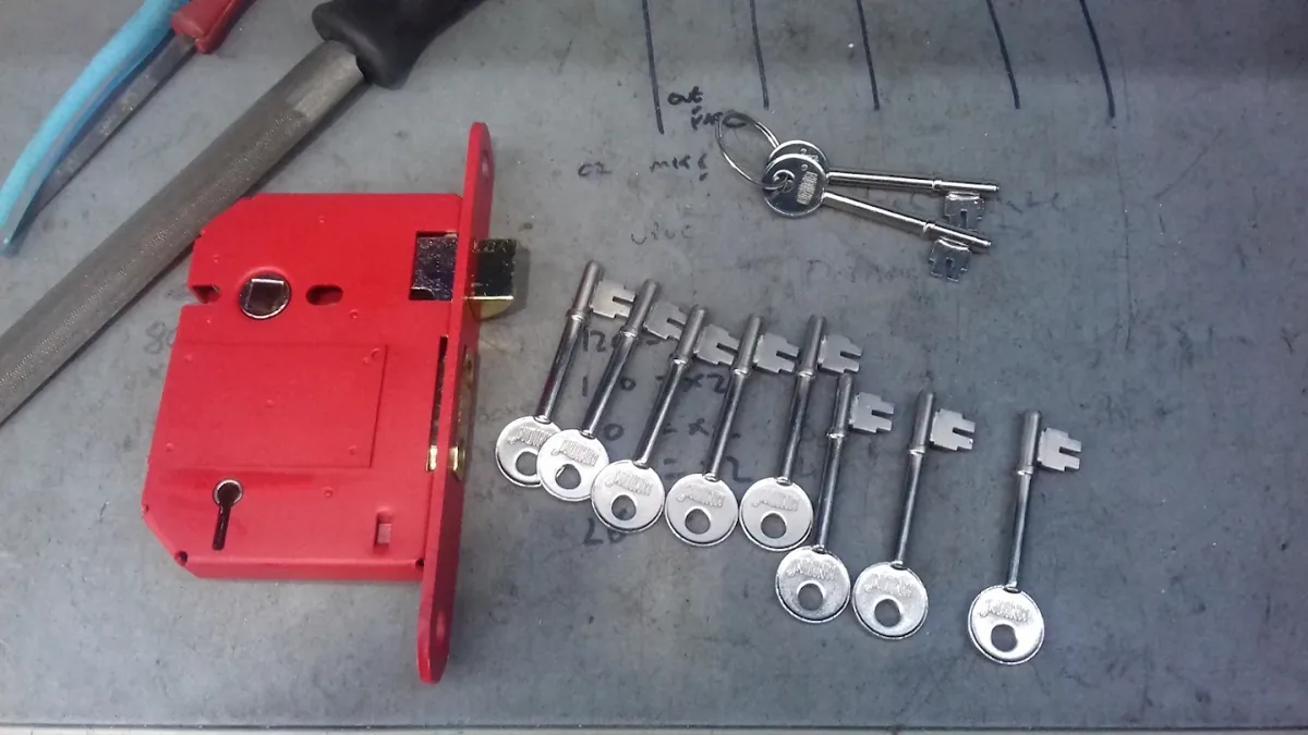 New 5-lever mortice lock with a set of keys